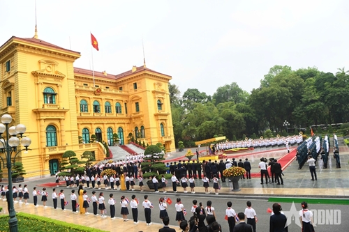 View - 	ທ່ານນາຍົກລັດຖະມົນຕີ ຟ້າມມິງຈີ້ງ ເປັນປະທານພິທີຕ້ອນຮັບນາຍົກລັດຖະມົນຕີໄທ ມາຢ້ຽມຢາມຫວຽດນາມ ຢ່າງເປັນທາງການ